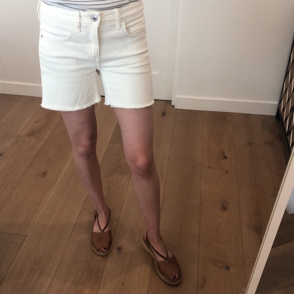 Anthropologie Pilcro Mid rise slim white shorts